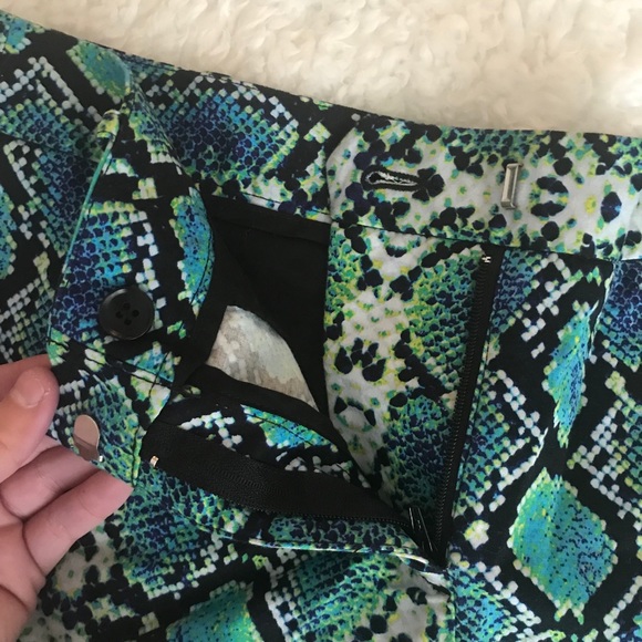 BCBG MaxAzria Snakeskin Pattern Shorts - Picture 4 of 6